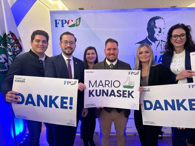 Bei den FPÖ-Funktionärinnen und Funktionären aus dem Bezirk Leoben ist angesichts des Ergebnisses Feierstimmung angesagt: Alessandro Kopeter, Florian Wernbacher, Bianca Triller, Marco Triller, Julia Schlacher und Nicole Sunitsch (v.l.) | Foto: FPÖ