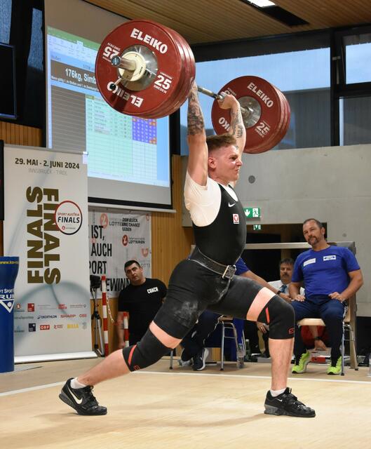 Elias Simbürger (Barbell Tribe Graz) beim Stoßen
Foto: Conny Högg