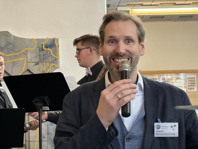Direktor Michael Krenn-Gugl begrüßte die Gäste im BORG Birkfeld. | Foto: MeinBezirk/Hofmüller