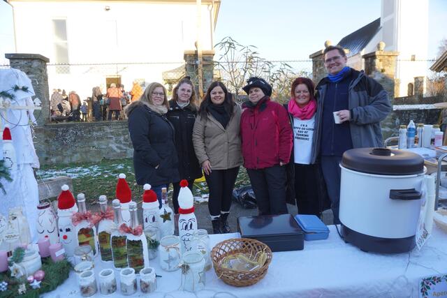 Rund 40 Ausstellerinnen und Aussteller boten diverse Waren an. | Foto: Michael Strini