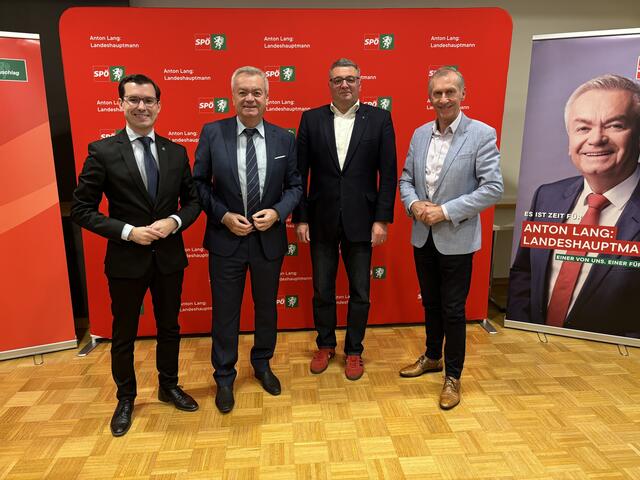 LAbg. Stefan Hofer (links), im Bild mit Anton Lang, Jörg Leichtfried und Josef Pesserl bei einer Pressekonferenz kurz vor der Wahl. | Foto: Kern