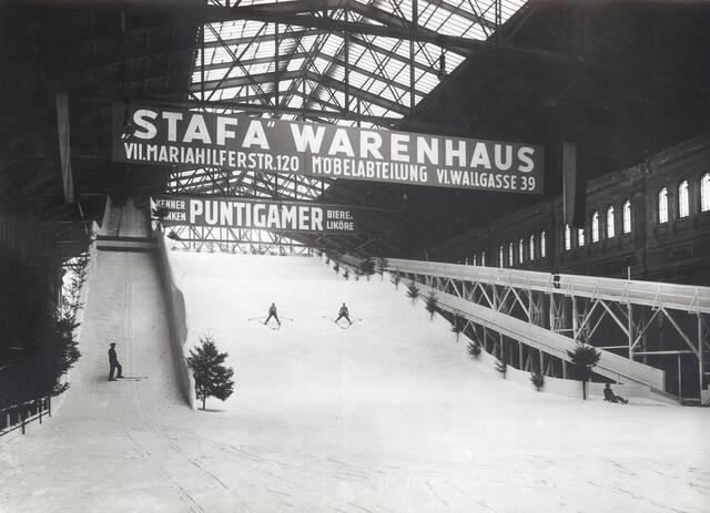 Die Nordwestbahnhalle wurde 1926/1927 zum "Schneepalast" umgebaut. Es war die erste Skihalle mit Kunstschnee. | Foto: Willinger, Wilhelm / ÖNB-Bildarchiv / picturedesk.com 