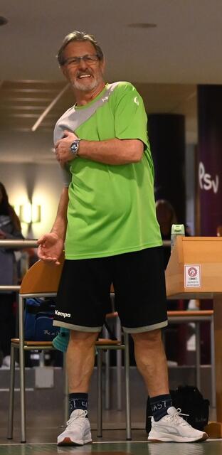 Die Schulter schmerzt. 