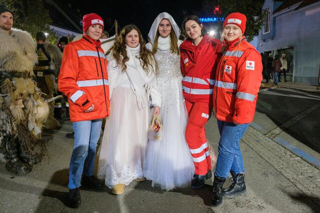 Manche Engel auf Erden waren in Rot Kreuz-Kleidung, andere nicht. | Foto: Luttenberger