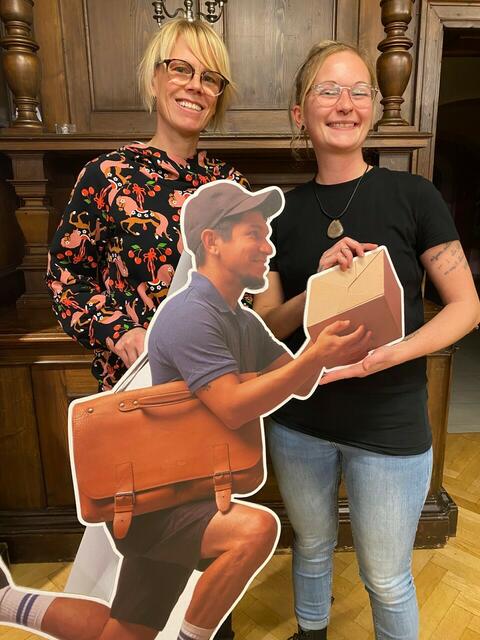 Ursula Zechner und Gianna Rose Lengauer freuen sich auf das Kabarett in Neubruck. | Foto: Gastwirtschaft Neubruck