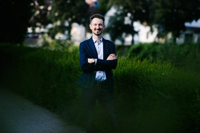 Umweltstadtrat Joseph Hofmarcher von der BürgerInnenliste für Umwelt und Gemeinwohl Scheibbs (BUGS) freut sich auf die funkelnde Familienweihnacht. | Foto: Markus Morawetz