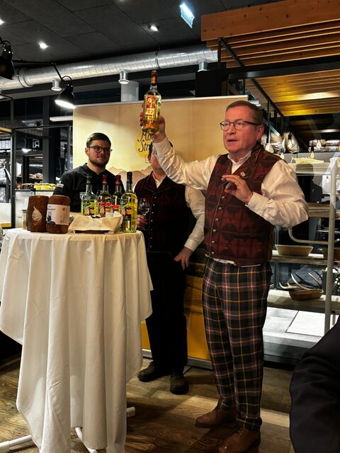 Große Mostverkostung in unserer Region: Der "Jungspund" ist der erste Most, der im heurigen Jahr in Flaschen abgefüllt wurde. | Foto: Eva Dietl-Schuller