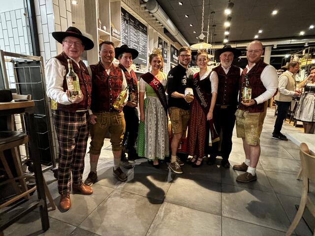 Große Mostverkostung in unserer Region: Der "Jungspund" ist der erste Most, der im heurigen Jahr in Flaschen abgefüllt wurde. | Foto: Eva Dietl-Schuller