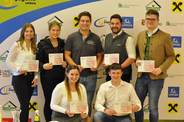 Die Landesleitung sowie Juroren waren begeistert von den Projekten. V.l.n.r. 
Magdalena Fink (Landesleiterin der Landjugend Salzburg, Landjugend Seekirchen), Anna Steger (Sportreferentin der Landjugend Bezirk Pongau-Tennengau, Landjugend Pfarrwerfen), Lukas Rittsteiger (Sportreferent der Landjugend Bezirk Flachgau, Landjugend Henndorf), Daniel Winkler (Bezirksleiter der Landjugend Pinzgau, Landjugend Piesendorf), Maximilian Aigner (Landesleiter der Landjugend Salzburg, Landjugend Unternberg-Thomatal), Katharina Hangöbl (Geschäftsführerin der Landjugend Salzburg, Landjugend Lamprechtshausen) und Tobias Kerschhaggl (Sportreferent der Landjugend Bezirk Lungau, Landjugend St. Margarethen).
 | Foto: Landjugend Salzburg
