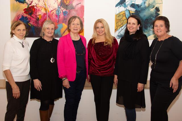 Veronika Liebhart, Edeltraud Koinig, Rosmarie Gebetsroither, Sängerin Iva Schell, Vzbgm. Michaela Lientscher, Sylvia Schmerlaib (v. l.) | Foto: Stadtgemeinde Wolfsberg