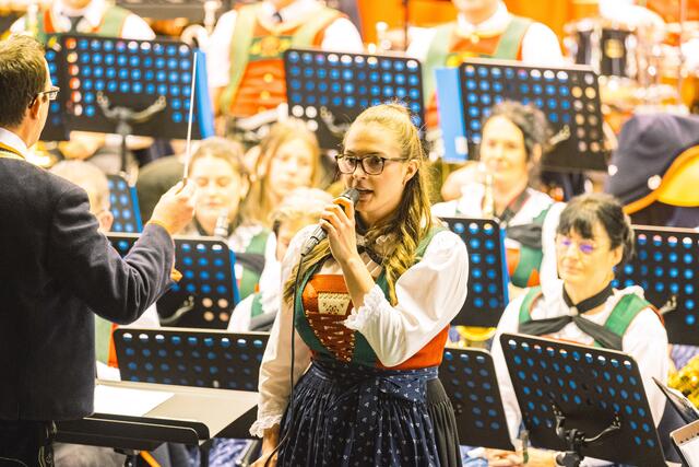 Romana Jenewein verfeinerte mit ihrer Stimme das Konzert | Foto: Pernsteiner