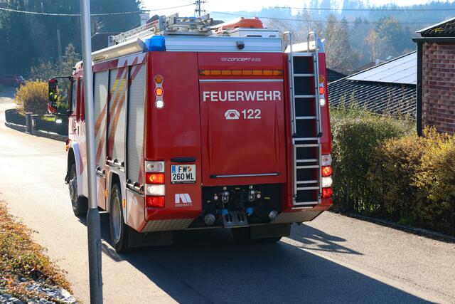 Ein 81-jähriger Welser kracht beim Abholen seiner Gattin mit dem eigenen Pkw gegen die Wand einer Arztpraxis in Steinerkirchen. | Foto: laumat.at