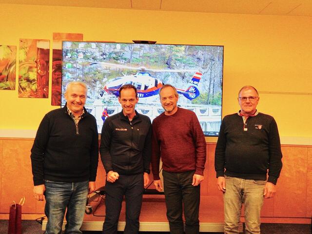 V. l.: Kiwanis Murau Past-Präsident Gottfried Reif, Leiter der Alpinpolizei Murtal Abt.-Insp. Wolfgang Murer, Kiwanis-Präsident Martin Kargl und Schriftführer Gerhard Schoass.
