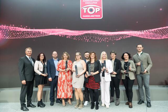 Harald und Renate Kogler, Johannes und Birgit Hatzmann, Karin Lang, Peter und Simone Oberngruber, Claudia Scharinger, Sabine Leitner, Elvira Fleischanderl, Johann Eisl. | Foto: cityfoto/Pelzl