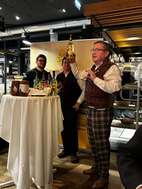 Große Mostverkostung in unserer Region: Der "Jungspund" ist der erste Most, der im heurigen Jahr in Flaschen abgefüllt wurde. | Foto: Eva Dietl-Schuller