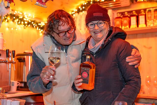 Adventmarkt am Bayrhamerplatz. | Foto: Adi Aschauer