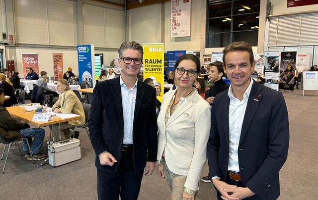 Franz Ahm (WKK Bezirksobmann Klagenfurt), Carmen Durchschlag (AMS Kärnten) und Markus Polka (Marketing WKK) freuen sich über das Interesse seitens Unternehmer und Schülerschaft für das Lehrlingscasting Kärnten. | Foto: MeinBezirk.at