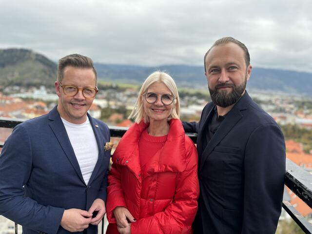 Gabi Kolar, flankiert von Gernot Esser und Max Lercher. | Foto: Verderber