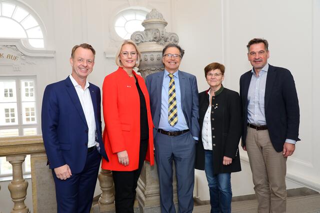 Schulterschluss bei der Bewerbung zum Welterbe (v.l.n.r.): Mario Abl, Katrin Auer, Wilfried Eichlseder, Birgit Sandler und Werner Krammer. | Foto: Foto Freisinger