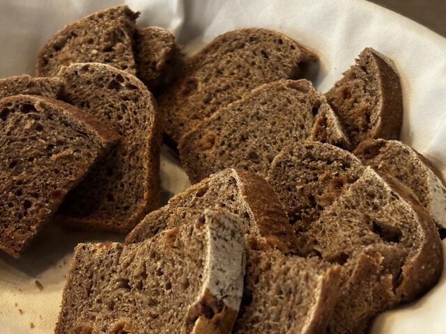 Große Mostverkostung in unserer Region: Der "Jungspund" ist der erste Most, der im heurigen Jahr in Flaschen abgefüllt wurde. | Foto: Eva Dietl-Schuller