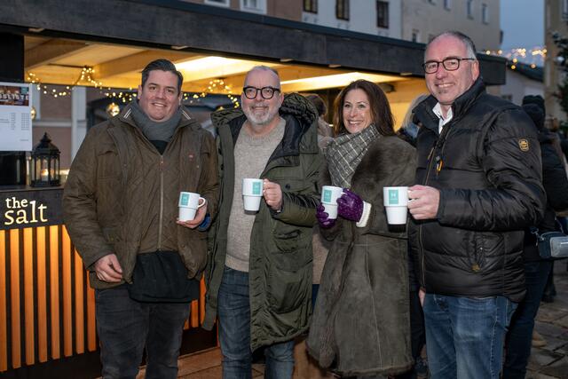 Adventmarkt am Bayrhamerplatz. | Foto: Adi Aschauer