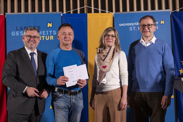 Landesrat Ludwig Schleritzko, 200-facher Blutspender Werner Griessler, Ärztliche Direktorin Priv.-Doz. Dr. Karin Pieber und Medizinischer Leiter der Blutbank OA Dr. Gottfried Fischer. | Foto: UK St. Pölten