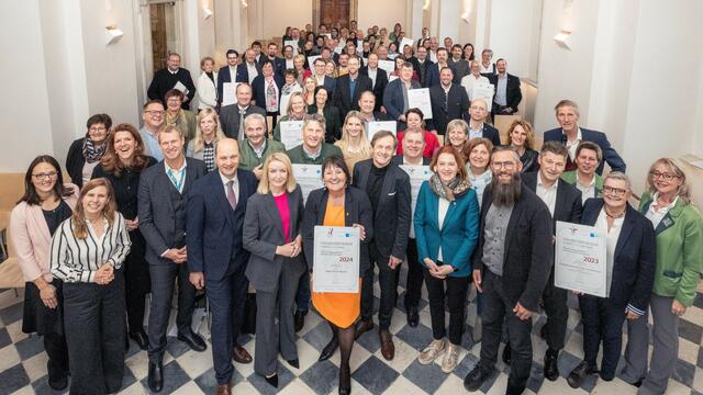 Vertreter von 33 Gemeinden holten in St. Lambrecht ihre Zertifikate ab. | Foto: ROW