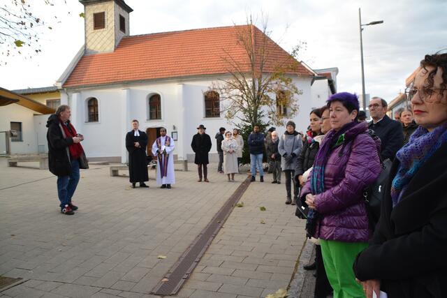 Es kamen zahlreiche Besucher zur Gedenkfeier. | Foto: Rosenberger