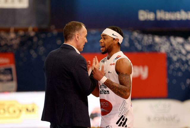 Armani Chaney im Bild mit Coach Rade Mijanovic. | Foto: Gepa Pictures