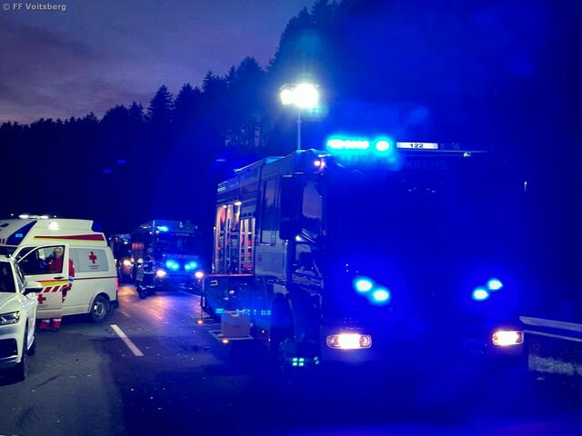 Sechs Fahrzeuge und 26 Feuerwehrleute waren neben den anderen Einsatzkräften im Einsatz. | Foto: FF Voitsberg