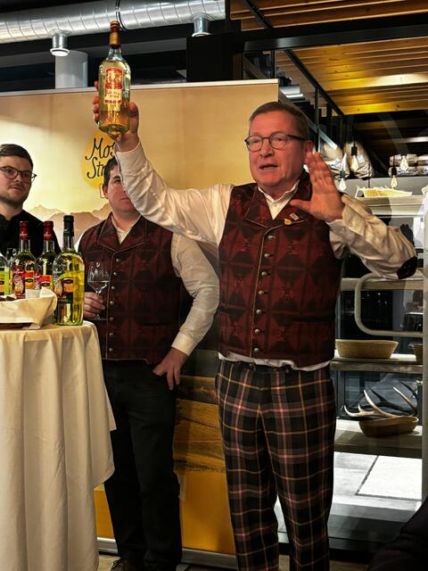 Große Mostverkostung in unserer Region: Der "Jungspund" ist der erste Most, der im heurigen Jahr in Flaschen abgefüllt wurde. | Foto: Eva Dietl-Schuller