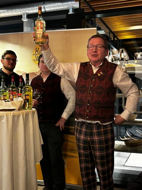 Große Mostverkostung in unserer Region: Der "Jungspund" ist der erste Most, der im heurigen Jahr in Flaschen abgefüllt wurde. | Foto: Eva Dietl-Schuller