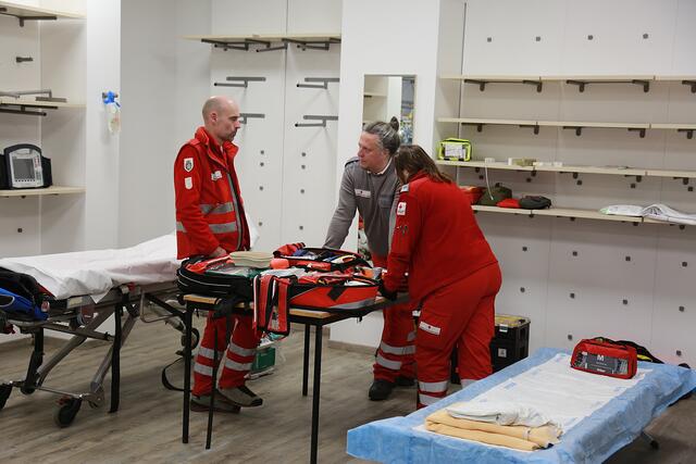 Zum Glück gab es in der Ambulanz keine größeren Zwischenfälle, einige Versorgungen waren aber nötig. | Foto: Ritsch