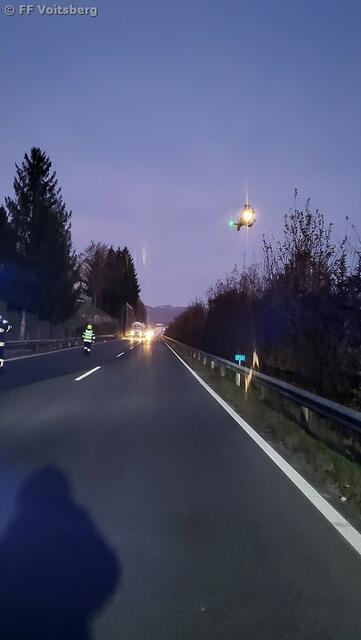 Die B70 musste wegen der Aufräumarbeiten gesperrt werden. | Foto: FF Voitsberg