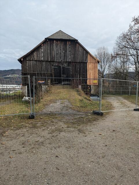 Über die Jahre wurde der Frohnburgstadel für unterschiedliche Zwecke genutzt, doch seit April 2024 ist das Gebäude aufgrund schwerwiegender baulicher Mängel gesperrt. | Foto: Stadt:Salzburg / Lara Simonitsch