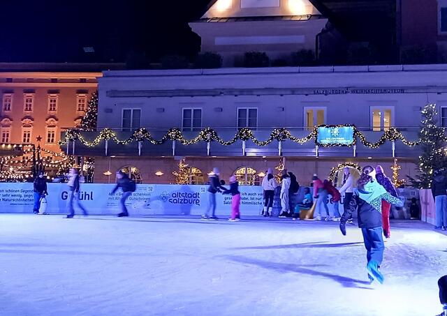 Eislaufplatz mitten in der Stadt  | Foto: H. Bachinger