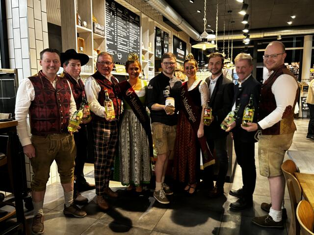 Große Mostverkostung in unserer Region: Der "Jungspund" ist der erste Most, der im heurigen Jahr in Flaschen abgefüllt wurde. | Foto: Eva Dietl-Schuller