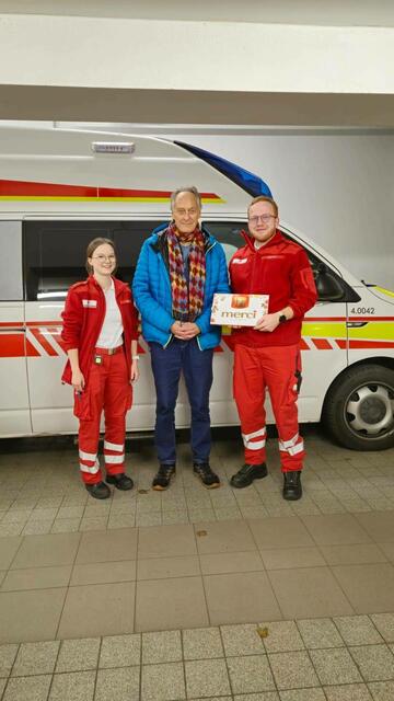 Karina Höfer, Dieter K. und Leonhard Bohusch. Karina ist seit 2021 beim Roten Kreuz und nach der Ausbildung seit einem guten Jahr eigenverantwortliche Rettungssanitäterin. Leonhard Bohusch leistete 2021 einen Zivildienst beim Roten Kreuz – und blieb als Freiwilliger.   
 | Foto: ÖRK/Braunau