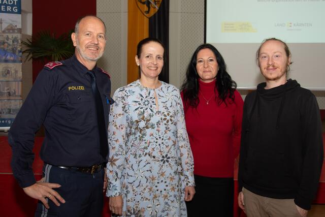 Präventionsbeamter Andreas Tatschl, Gesundheitsreferentin Vzbgm. Michaela Lientscher, Bettina Tschebull von der Stadtgemeinde Wolfsberg, Referent Lucas Wagner. | Foto: Stadtgemeinde Wolfsberg
