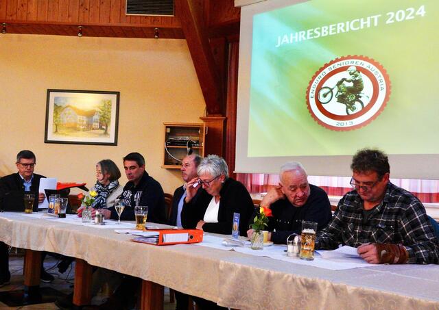 ESA Generalversammlung, der Vorstand. V. l.: Obmann-Stv. Jürgen Wurzer, Schriftführerin Isabella Legat, Sportbeirat Bernhard Walzer, Sportreferent Wernfried Kogler, Kassierin Elisabeth Petautschnig, Rennleiter Walter Feiel und Schriftführer-Stv. Hubert Lauchard.