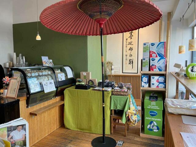 Traditionell japanisch und Matcha-grün – die Einrichtung des "Cha No Ma" lädt zur Entspannung ein. | Foto: Tamara Wendtner