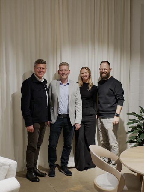 Georg Emprechtinger (geschäftsführender Eigentümer TEAM 7), Dirk Kupitz (Leiter Flagshipstore Bremen), Suela Boin (Einrichtungsplanerin Bremen), Andreas Wilhelm (Leiter Flagshipstores Deutschland/Österreich/Schweiz) | Foto: Team 7