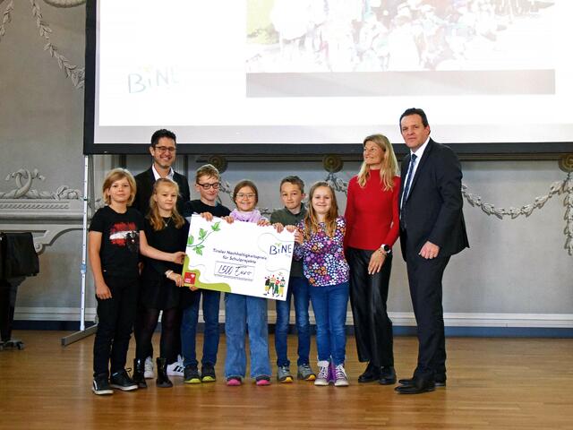 Die SchülerInnen der Volksschule Kramsach zeigten mit dem Projekt „Frei-Day am Feld“, was nachhaltiger Lebensmittelanbau bedeutet. | Foto: Universität Innsbruck/Stollberger