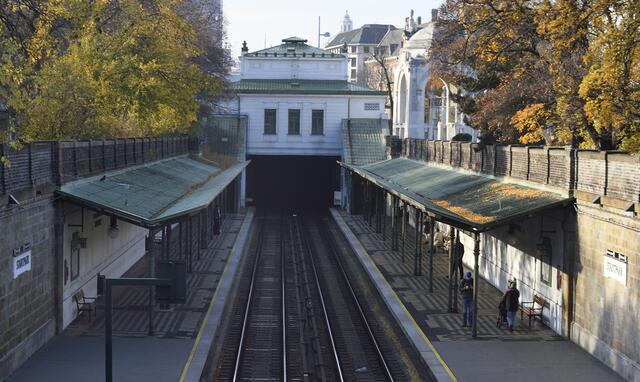 Am späten Montagabend kam es im Stadtpark, nahe der U4-Station, zu einem schweren Raubüberfall. (Archiv) | Foto: Wiener Linien/Johannes Zinner