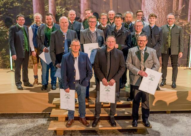 Verdiente Mitarbeiter von Pabst Holz wurden geehrt. | Foto: Pabst