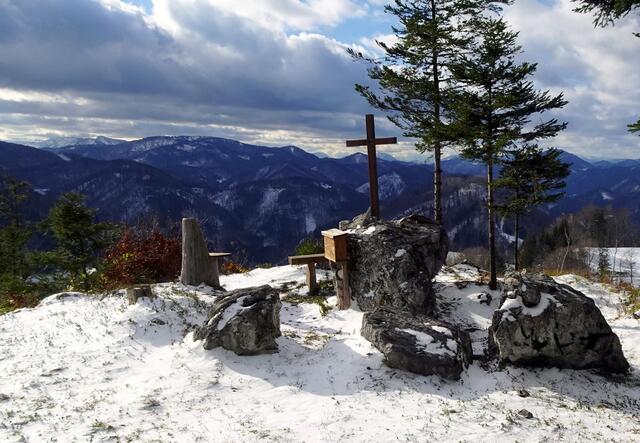 Auf dem winterlichen, aussichtsreichen Grüblkogel