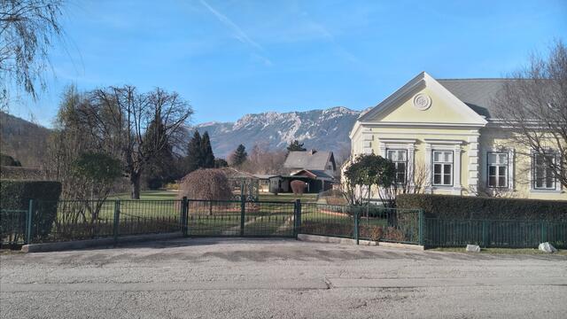 Villa, hinten Rax