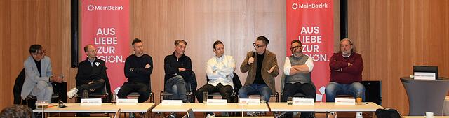 MeinBezirk Fußballstammtisch in Kirchbichl: v.l. Georg Herrmann, Gregor Danler, Markus Unterrainer, Hannes Rauch, Thomas Krimbacher, Denis Husic, Gottfried Schneider und Christian Klimek. | Foto: Schwaighofer