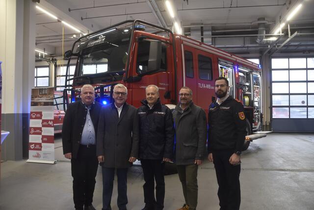 Gf. Walter Seiwald, Lr. Josef Schwaiger, Lfkomm. Günter Trinker, Landesforstdirektor Michael Mitter, Josef Schörghofer (v.l.). | Foto: Thomas Fuchs