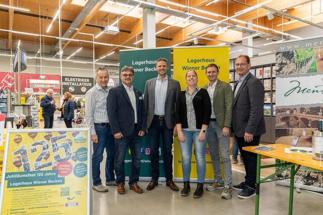 125 Jahre Lagerhaus Wiener Becken: Stv. GF Ing. Karl Szihn, Christian Kammerer (Spartenleiter Bau und Gartenmarkt), GF Dir. Mag. Reinhard Bauer, Andrea Siffert (Marktleiterin Standort Ebreichsdorf), Obmann Karl Reiner, Aufsichtsratsvorsitzender Johannes Toyfl. | Foto: Lagerhaus Wiener Becken